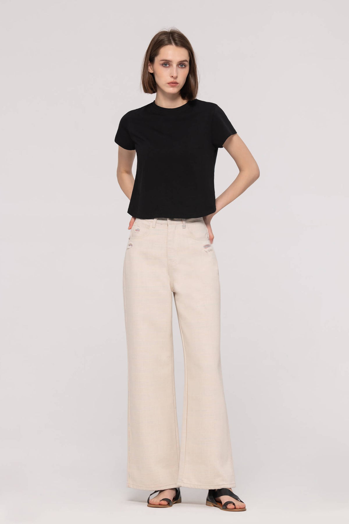 Colored Yarn Ripped Jeans